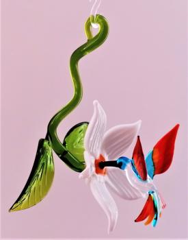 Kolibri in Blüte mit Blatt, hängend